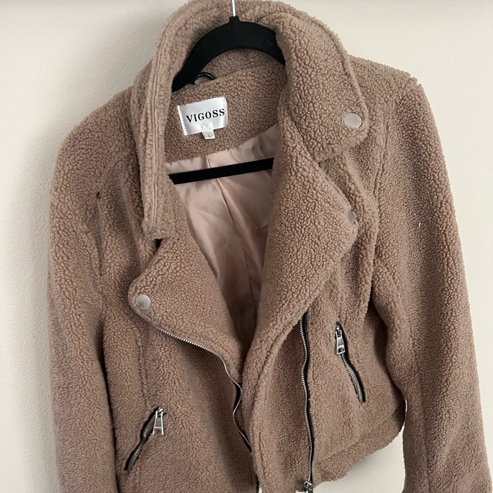 coat perfect for fall size large no stains or rips good condition